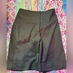 Cache Women's Bermuda Shorts Black Polyester Rayon Spandex Size 6 Cuffed